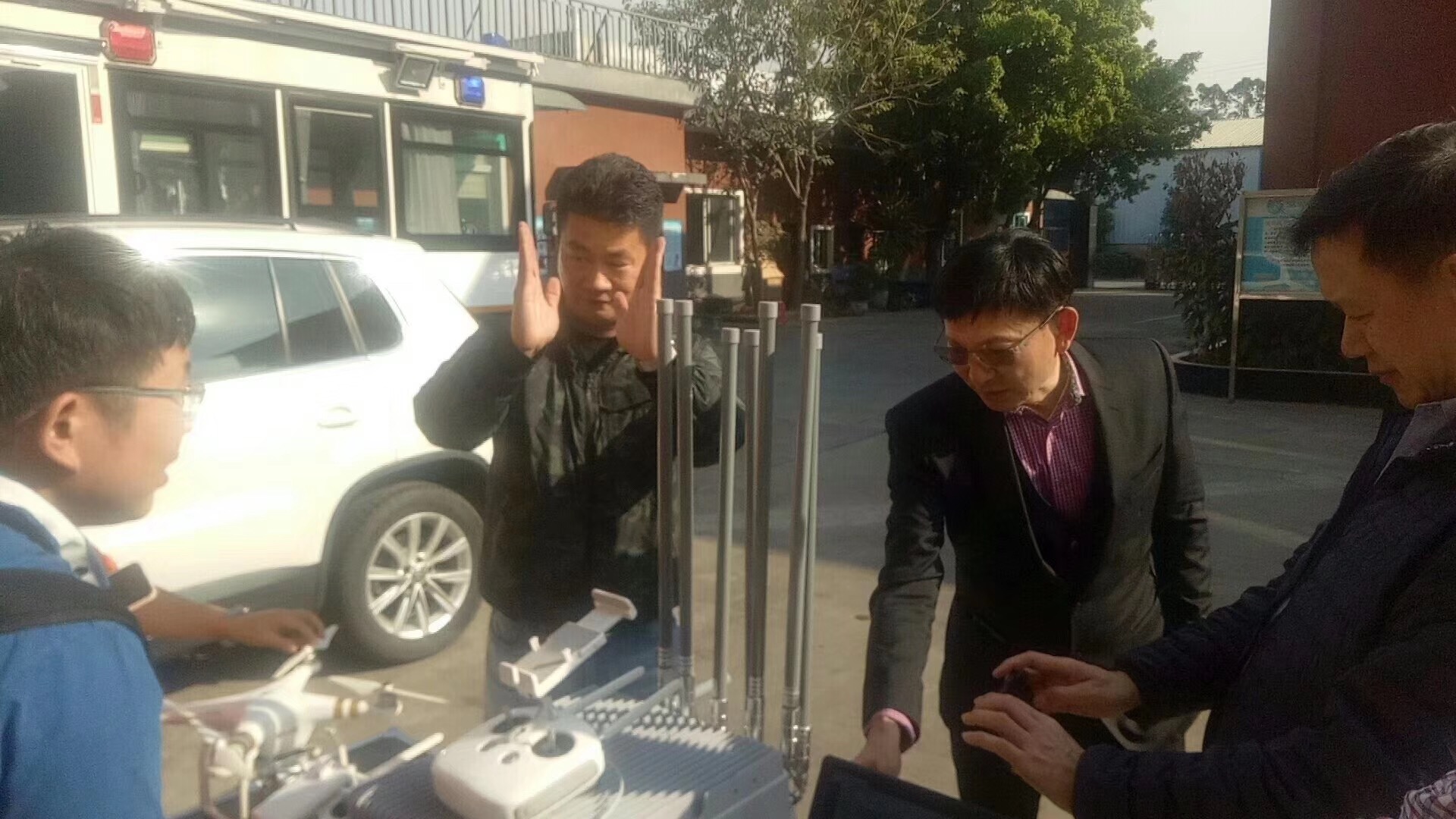 泰国军方莅临银河优越会科技集团考察一体化无人机防御察打系统