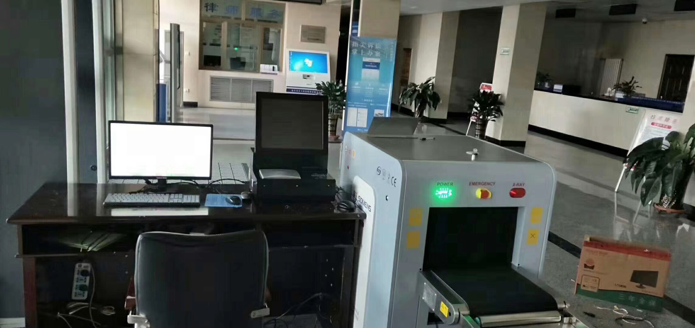 银河优越会安检机安检门小型安检系统在格尔木市人民法院投入使用